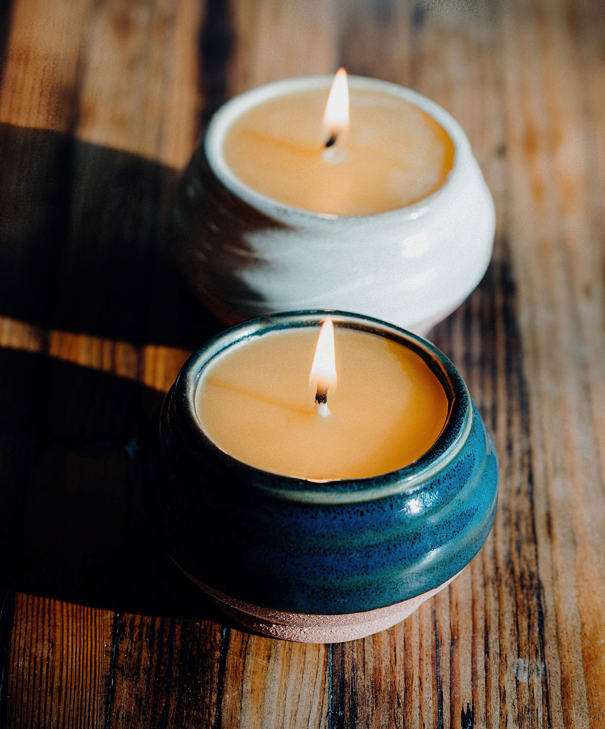 Summertime white & blue ceramic vessel aromatherapy candles